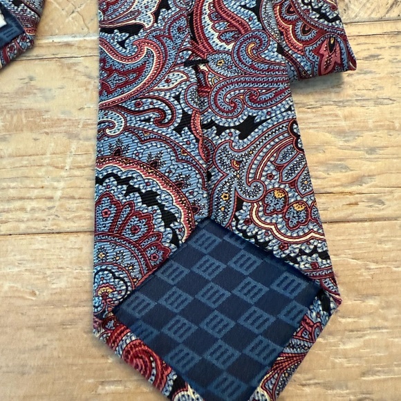 Joseph Abboud Paisley Silk Tie - Picture 3 of 4